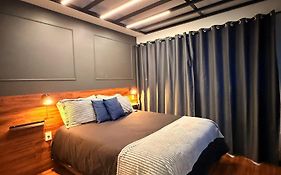 Chic Black Design - Zpinheiros